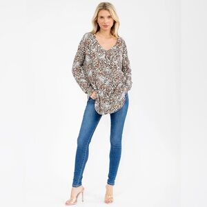 056 Kye Mi Women’s Long Sleeve V-Neck Button Up Animal Print Tunic Top